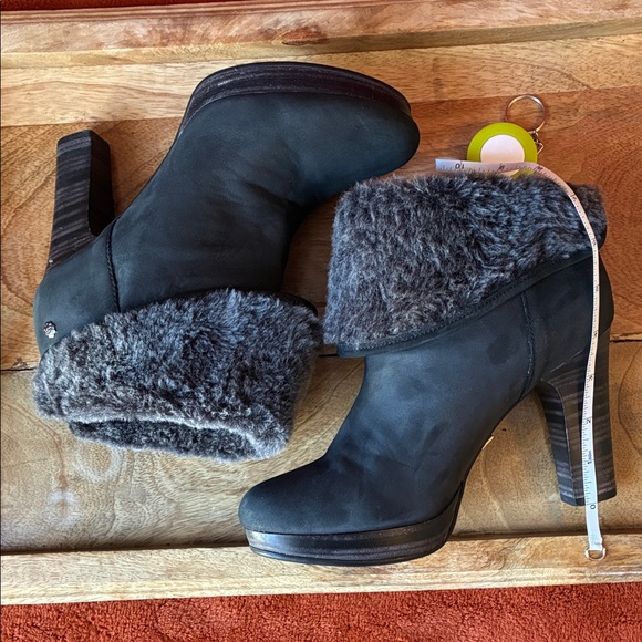 UGG Black Leather Heeled Boots with Charcoal Faux Fur - Picture 12 of 12